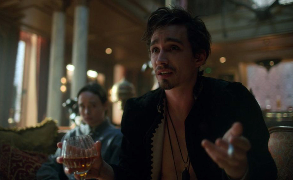 Why Klaus From Umbrella Academy Looks So Familiar Hot Sex Picture 6068