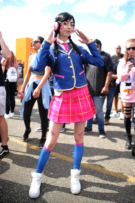 Schoolgirl D.Va cosplay from Overwatch by @delcattnip