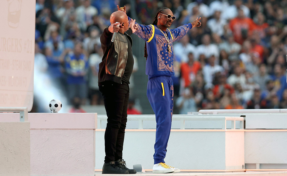 Snoop Dogg Super Bowl Halftime Tracksuit - Film Star Outfits.